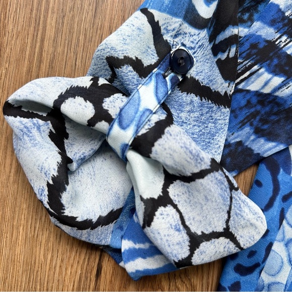 Susan Graver Roll Tab Sleeve Printed Blouse XL Blue Black Button Shirt Sheer - Picture 2 of 10